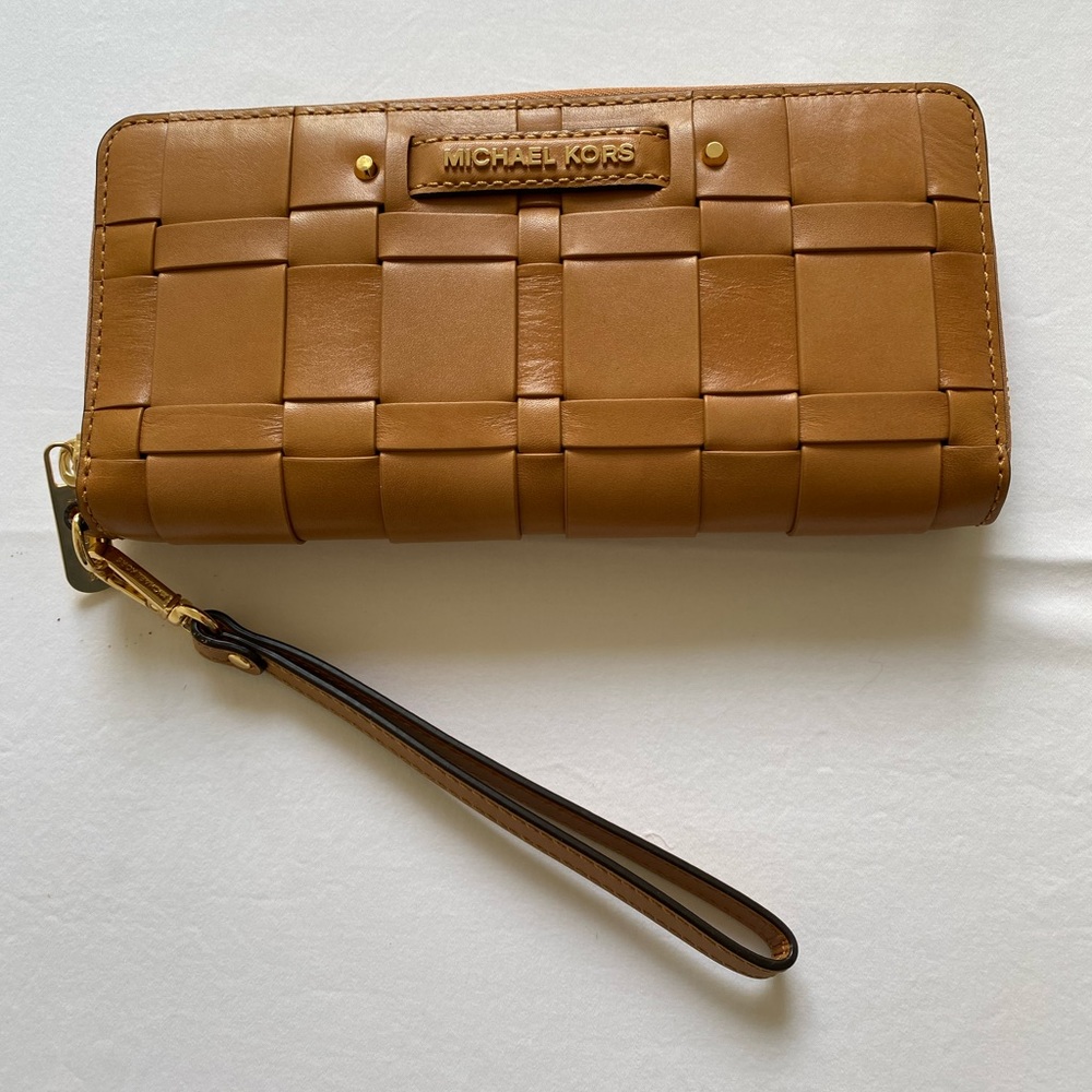 MICHAEL KORS Vivian Travel Continental Tan Woven Leather Wristlet Wallet